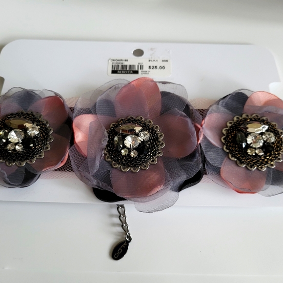 Aldo chocker Choari-55 with pink/grey beaded flowers and gun metal closure. - Picture 1 of 5